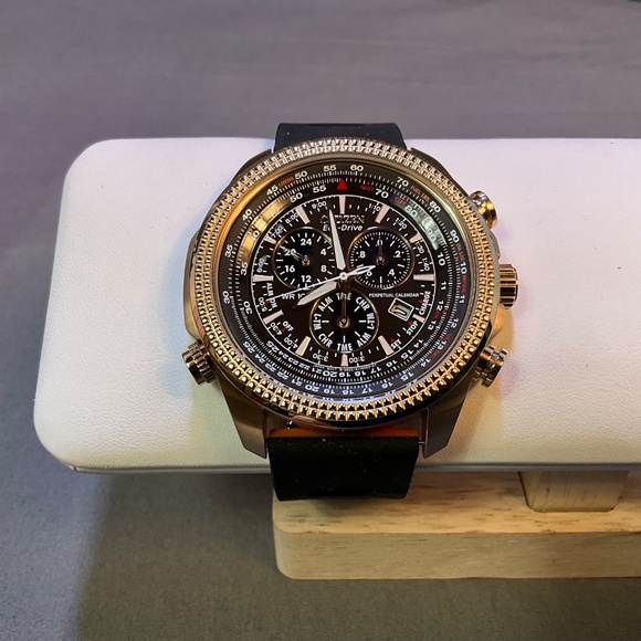 Citizen Men's Eco-Drive Weekender Brycen Chronograph Watch in Gold-tone - Picture 4 of 7